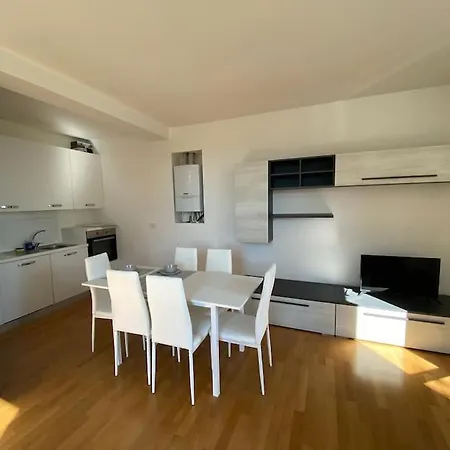 Apartment Pool&garden House Meina