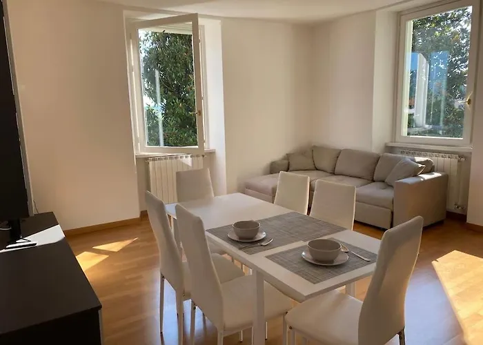 Pool&garden House Apartment Meina